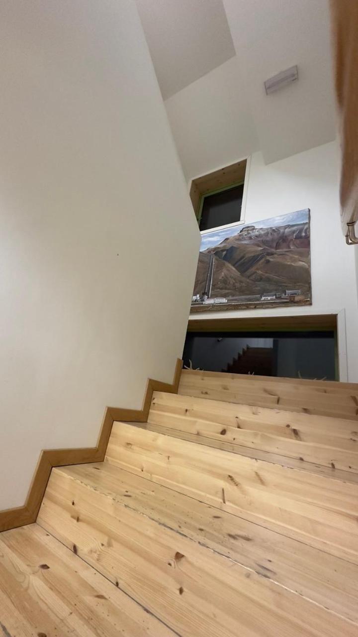 Russkiy Dom Longyearbyen Exterior foto